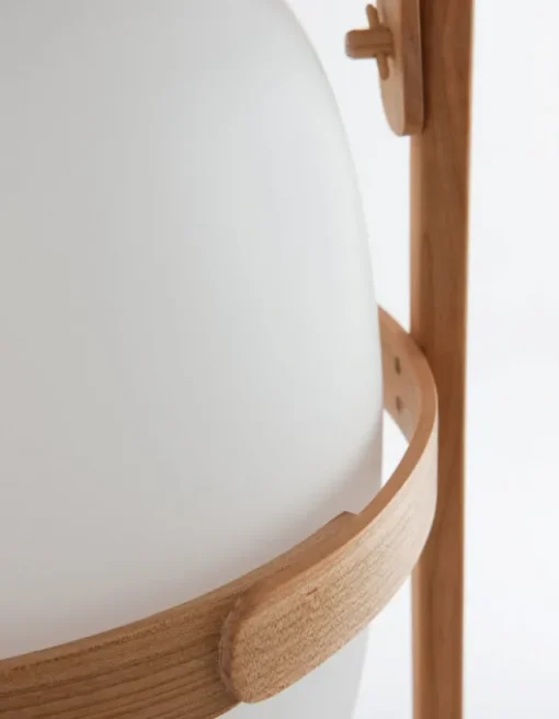 Cesta bord- / gulvlampe