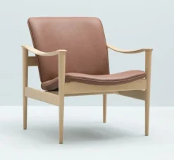 711 Lounge chair