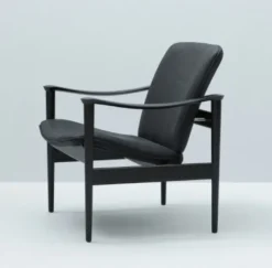 711 Lounge chair