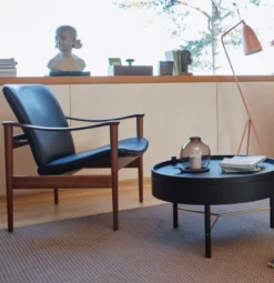 711 Lounge chair